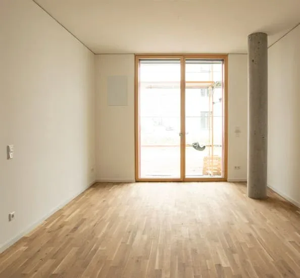 Interiér bytu s nenápadně integrovaným systémem větrání